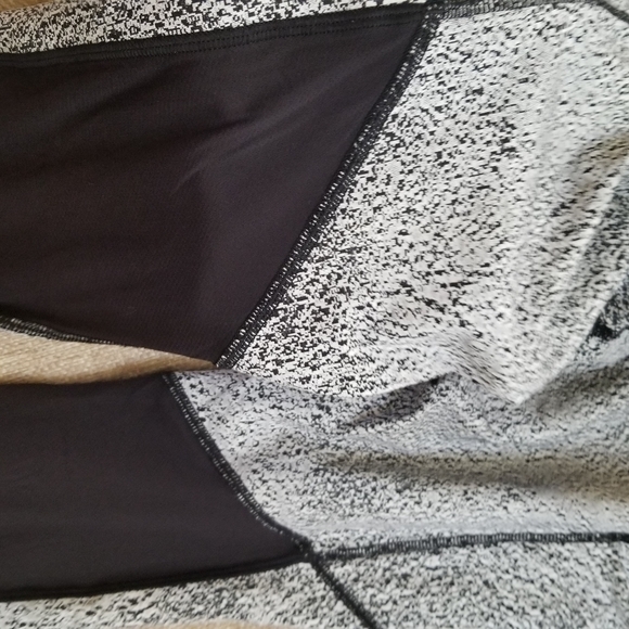 Lululemon pants with black panel - Picture 10 of 15
